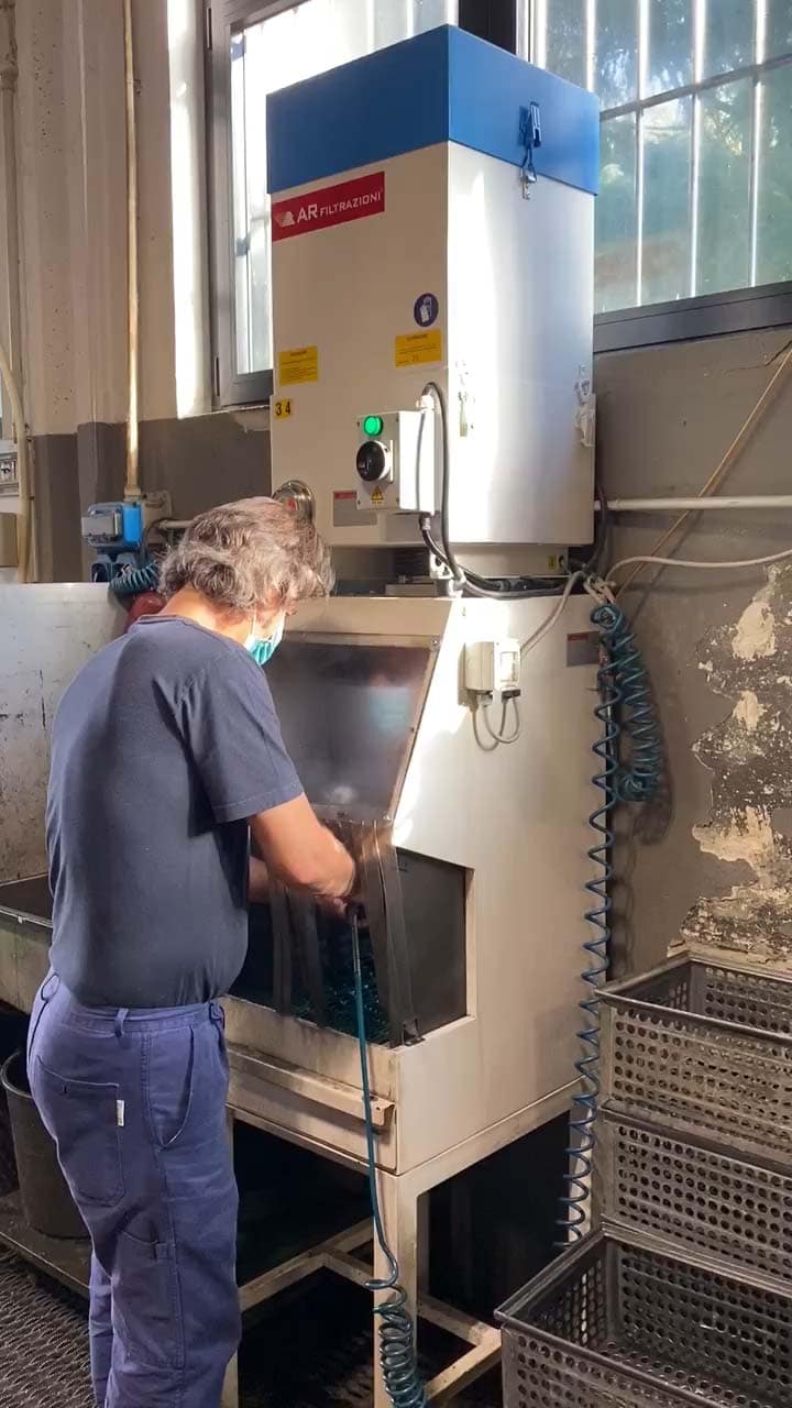 AR Filtrazioni cabina aspirante per soffiatura pezzi torneria